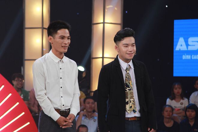 Thách thức danh hài: Anh chàng dự thi cùng người yêu mới của người yêu cũ khiến giám khảo rối não Thách thức danh hài: Anh chàng dự thi cùng người yêu mới của người yêu cũ khiến giám khảo rối não